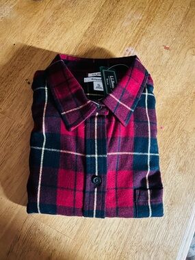 L.L. Bean Relaxed Fit Red & Navy Plaid Flannel Shirt